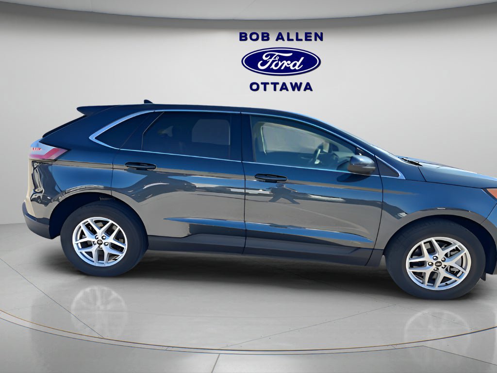 Used 2024 Ford Edge SEL w/ Convenience Package image 9