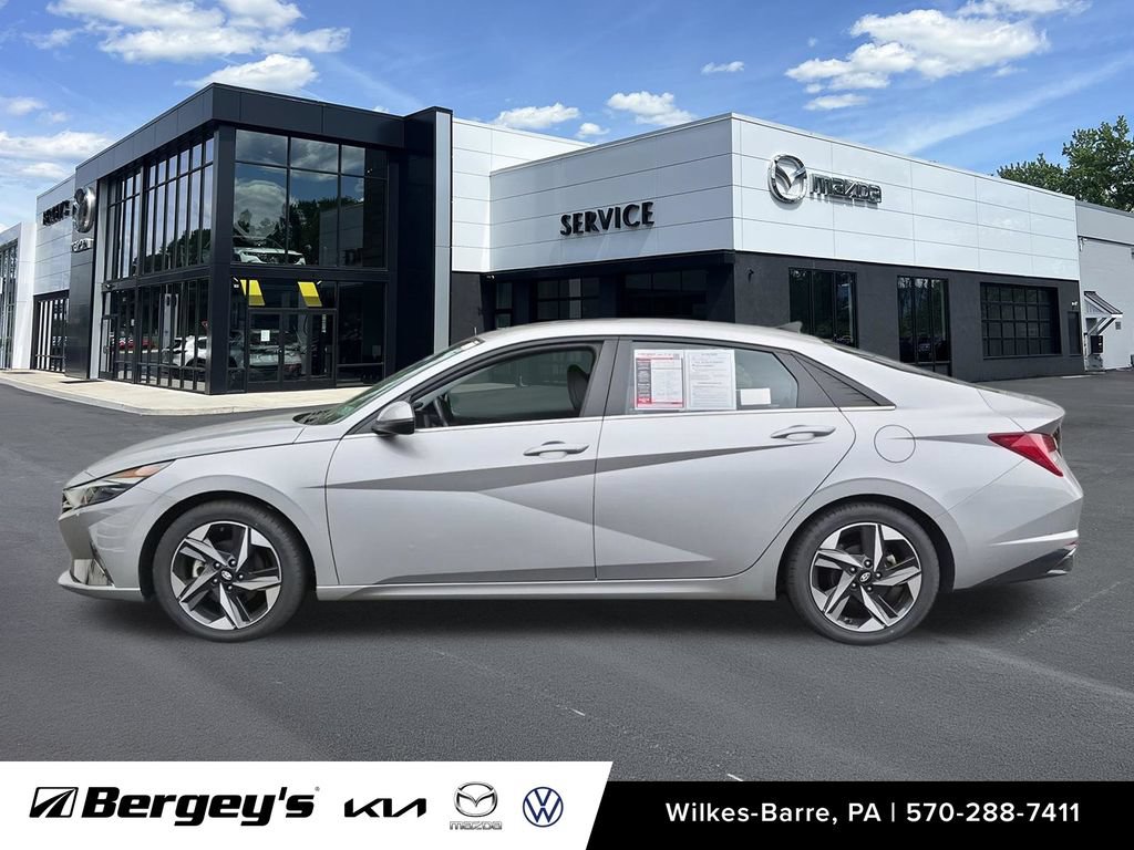 Used 2022 Hyundai Elantra Limited FWD image 9