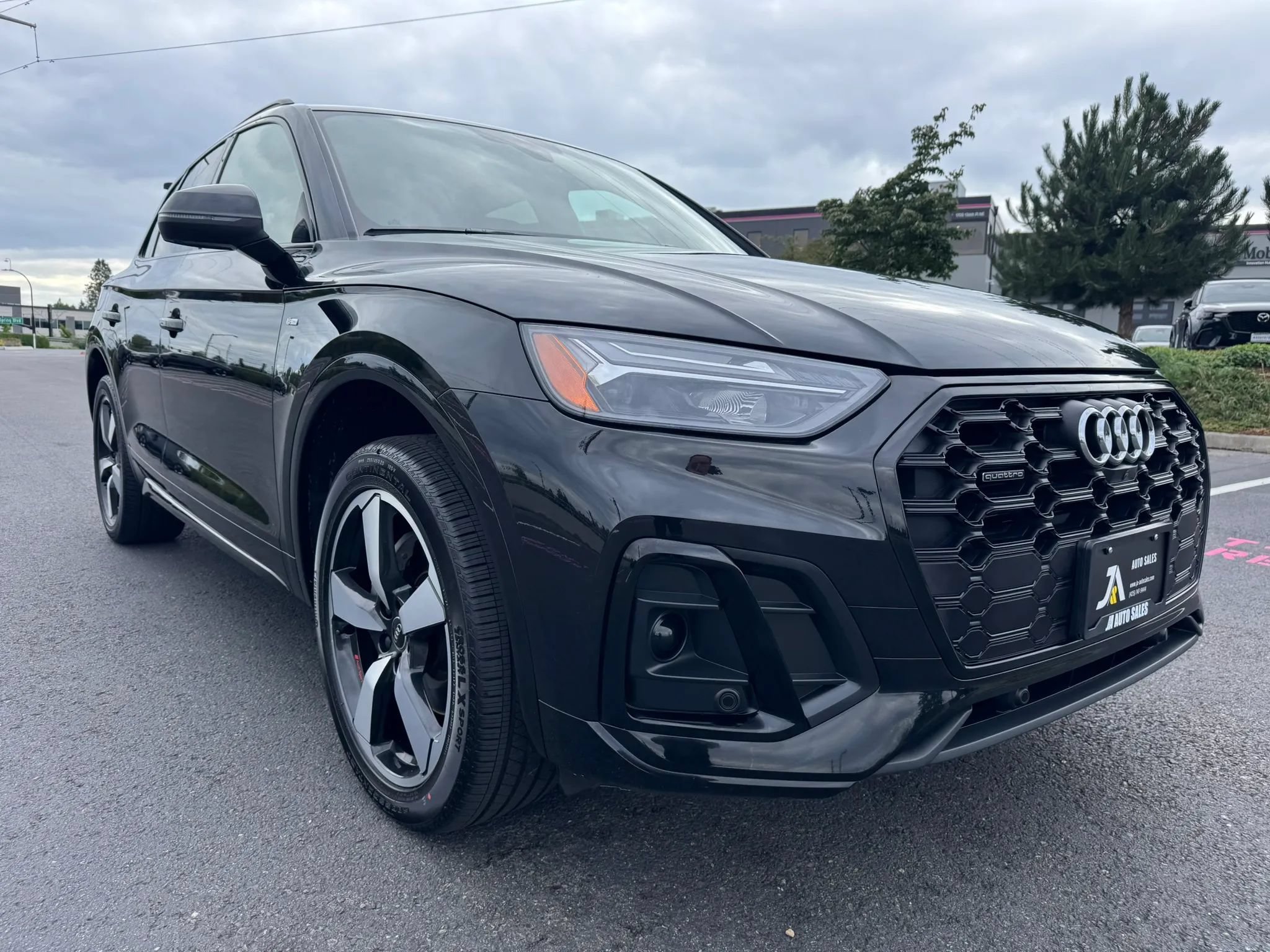 Used 2023 Audi Q5 2.0T Premium Plus w/ Premium Plus Package AWD/4WD image 2