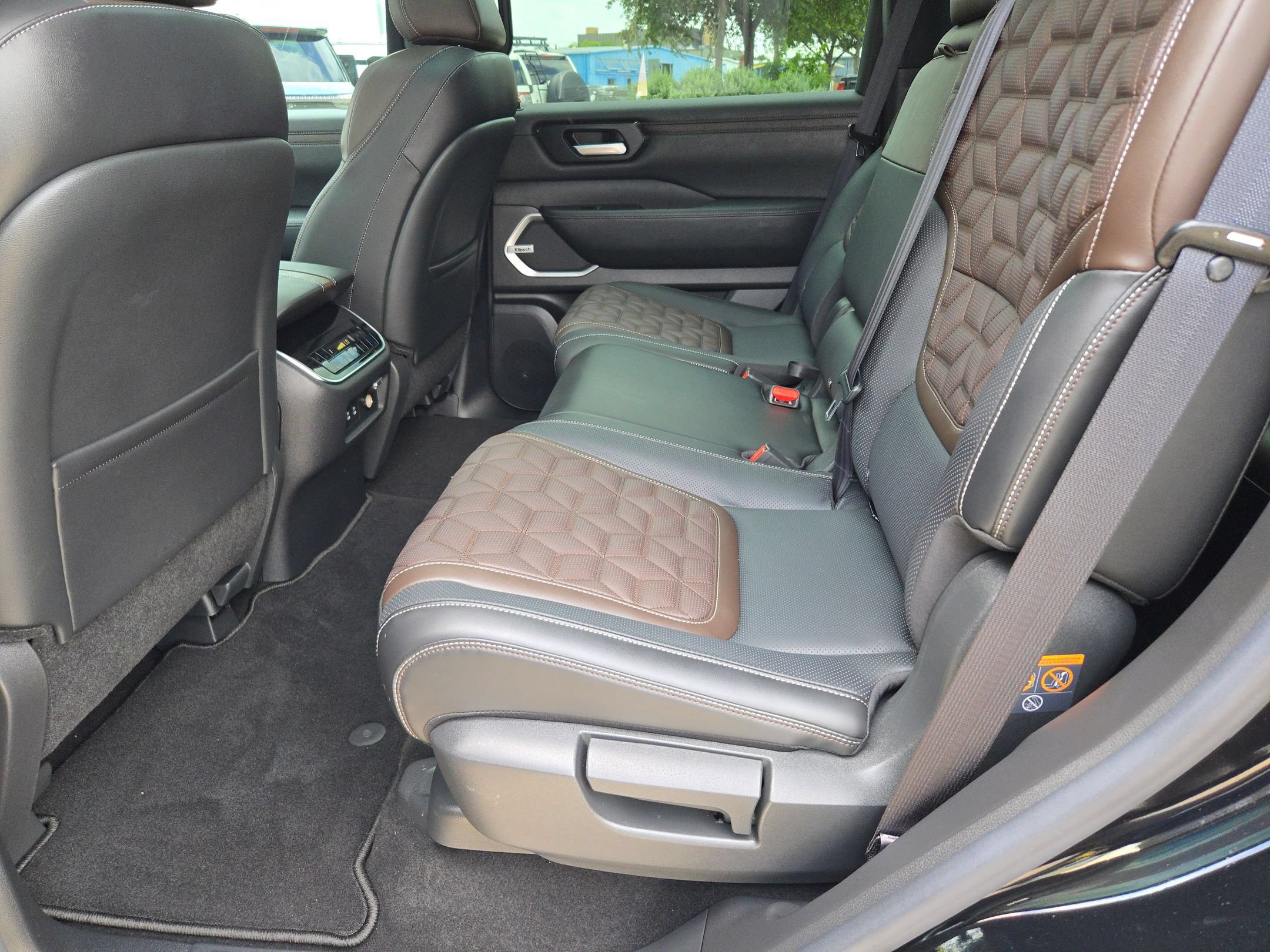 Certified 2025 Nissan Armada Platinum RWD image 14