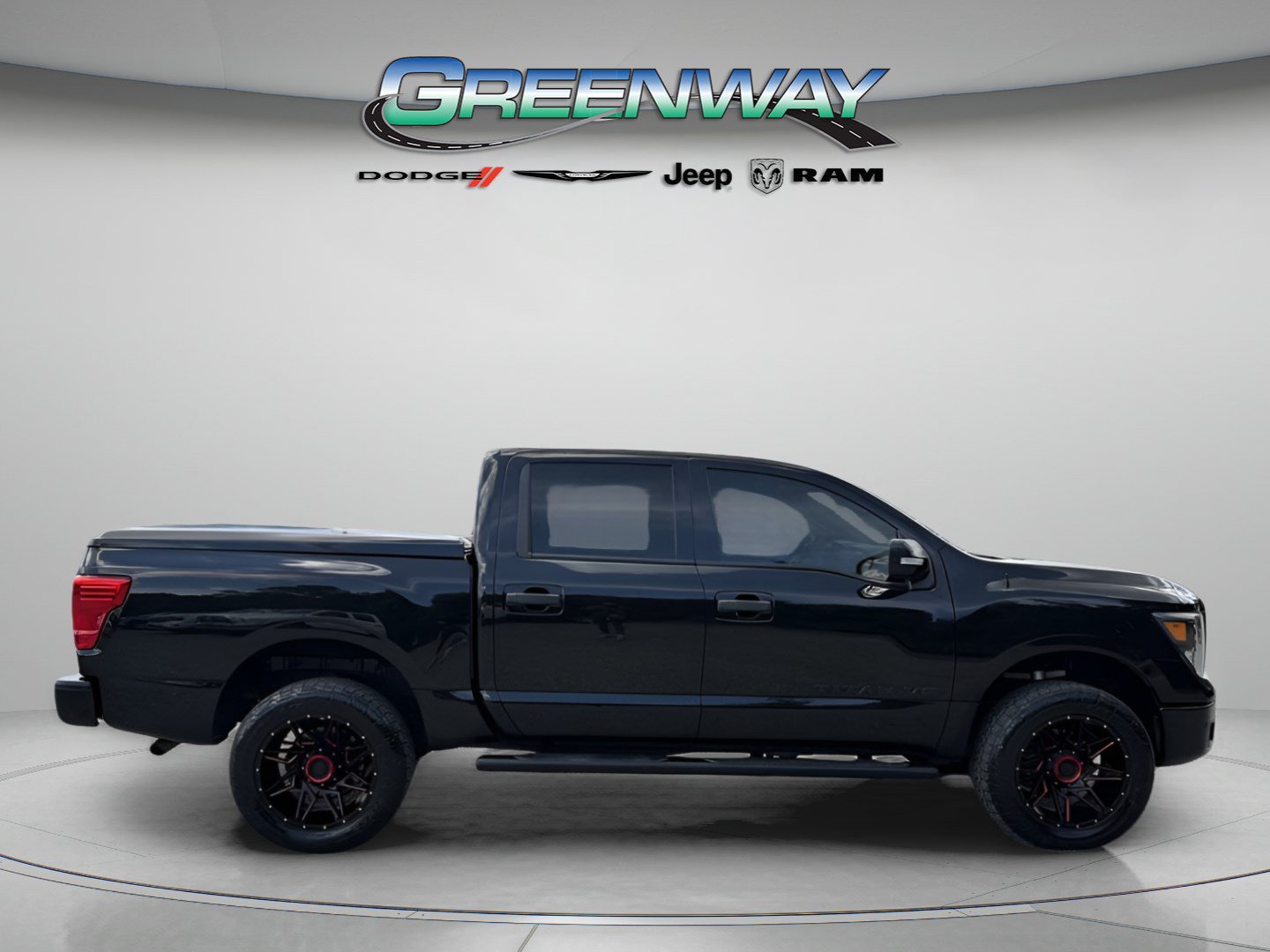 Used 2019 Nissan Titan SV w/ SV Convenience Package RWD image 5