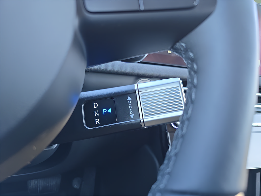 Certified 2025 Hyundai Tucson Limited FWD image 33