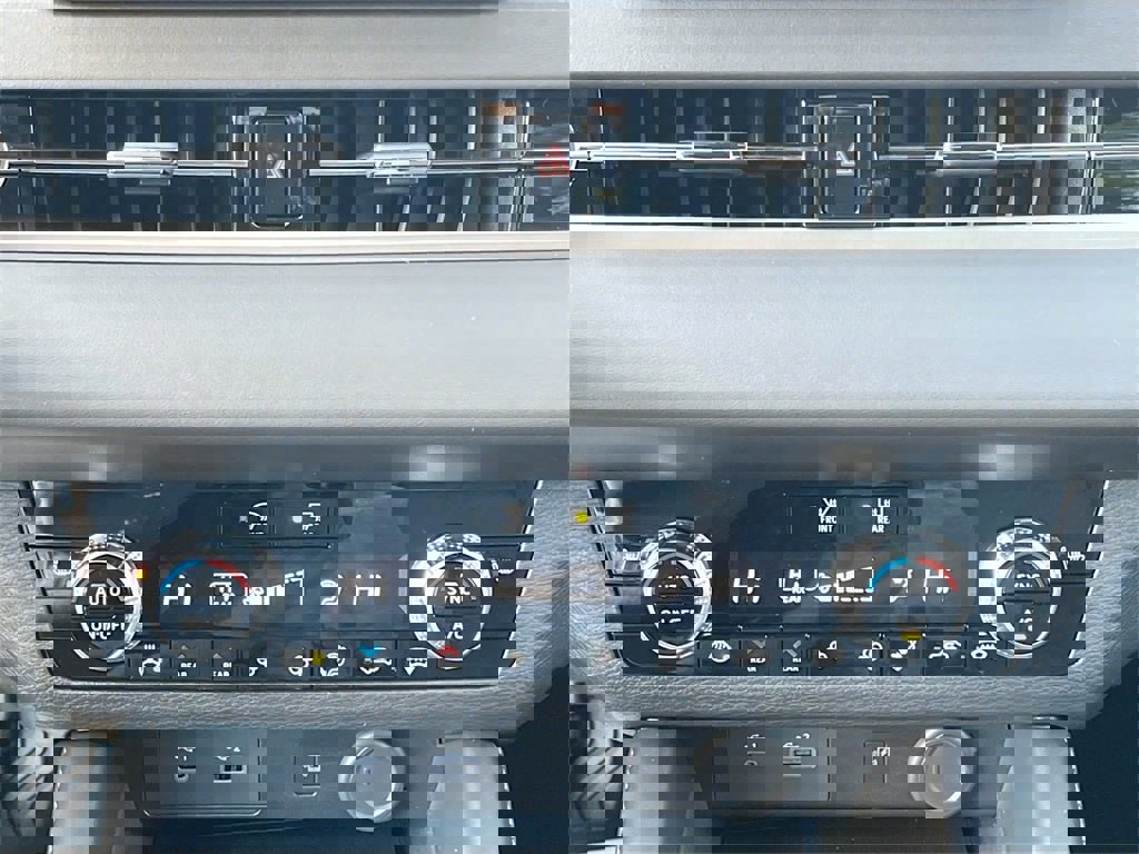 New 2025 Mitsubishi Outlander 4WD Plug-In Hybrid image 18