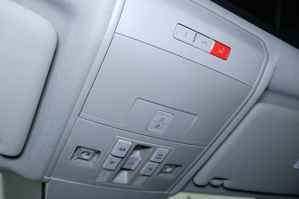 Used 2021 Volkswagen Atlas SEL R-Line image 29