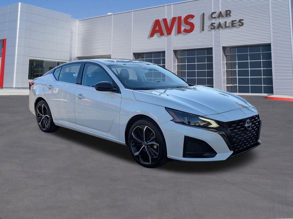 Used 2025 Nissan Altima 2.5 SR image 3