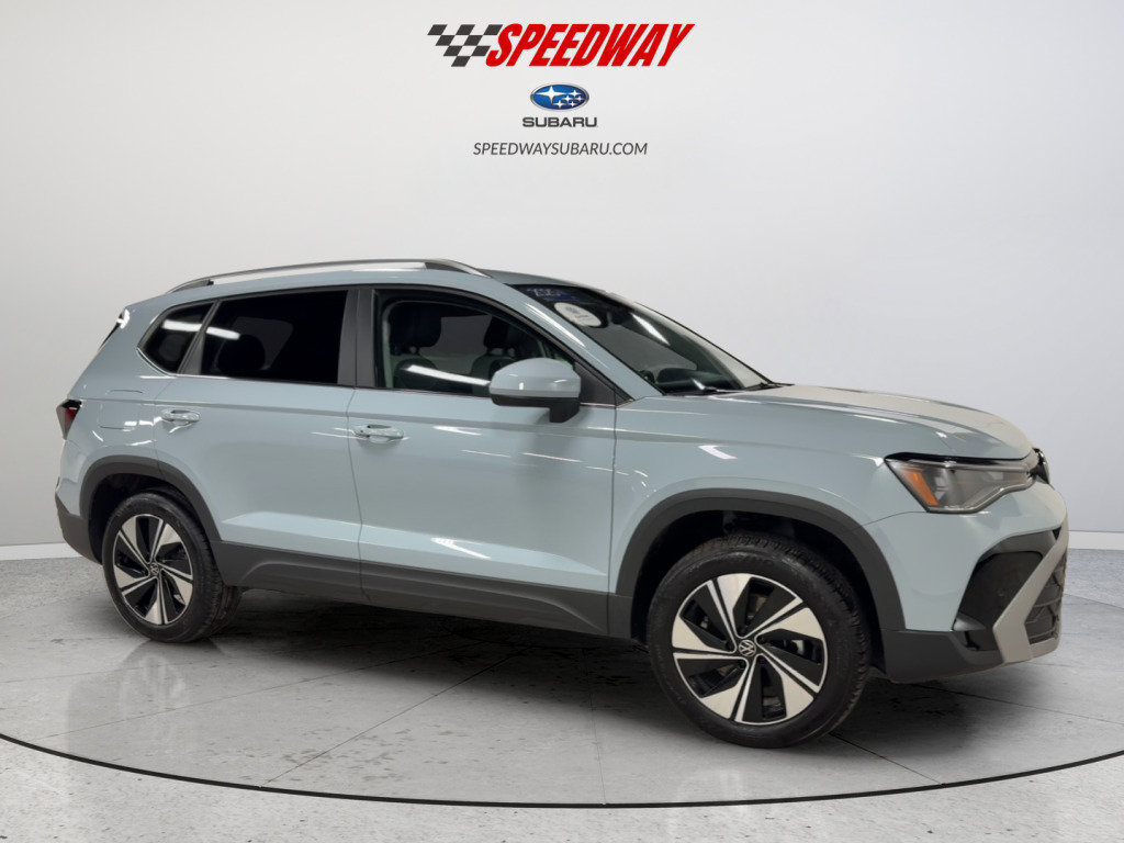 Used 2025 Volkswagen Taos SE image 12