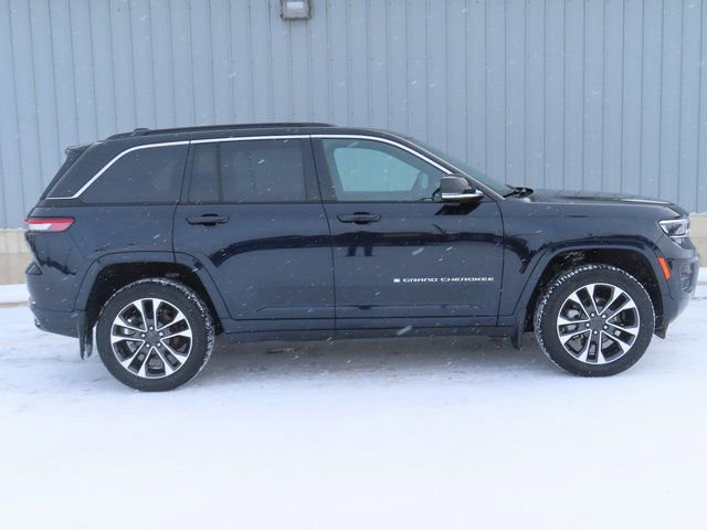 Used 2024 Jeep Grand Cherokee Overland w/ Luxury Tech Group IV image 3