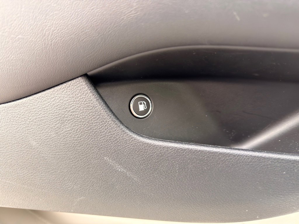 Used 2023 Chrysler Pacifica Touring-L image 21