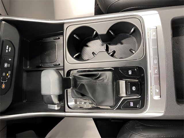 Used 2025 Kia Carnival EX image 28