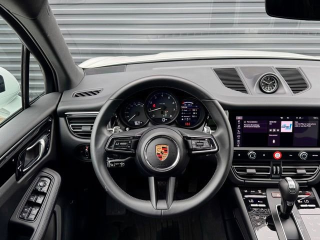Certified 2025 Porsche Macan image 18