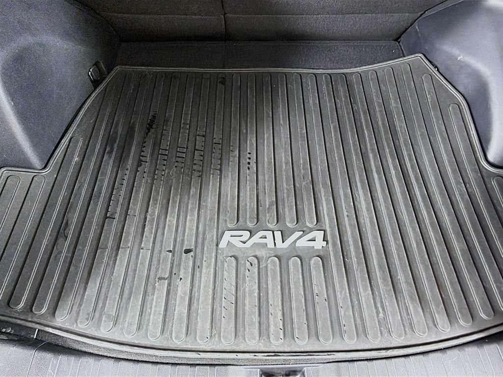 Used 2021 Toyota RAV4 LE AWD/4WD image 12