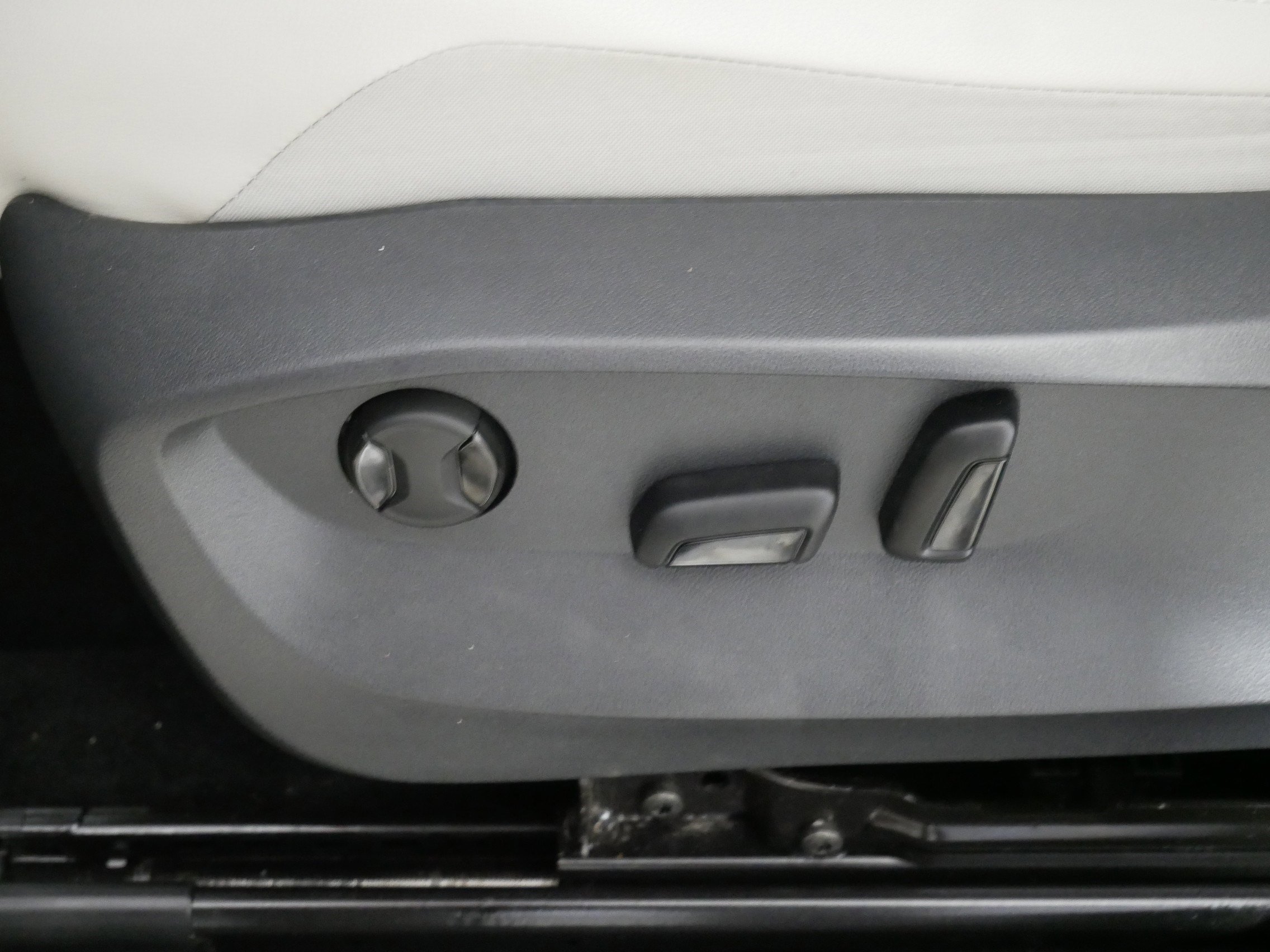 Used 2023 Volkswagen Tiguan SE w/ Panoramic Sunroof Package image 20