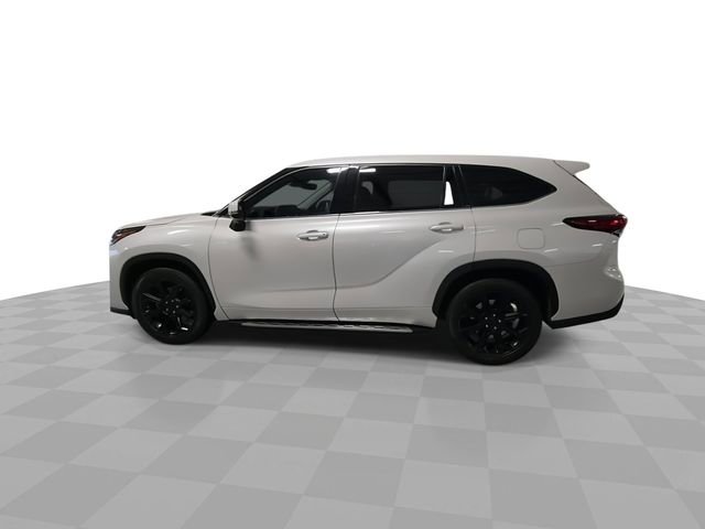Used 2022 Toyota Highlander L FWD image 6