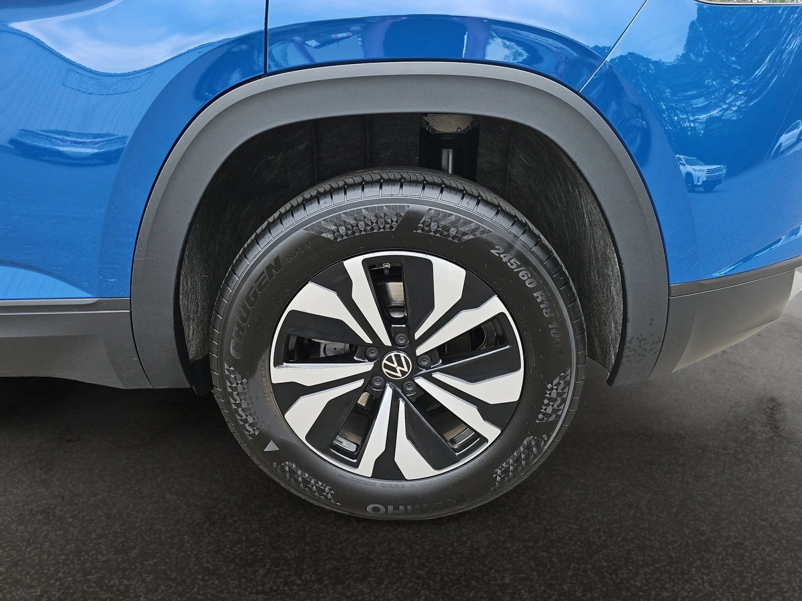 Used 2025 Volkswagen Atlas Cross Sport SE FWD image 44
