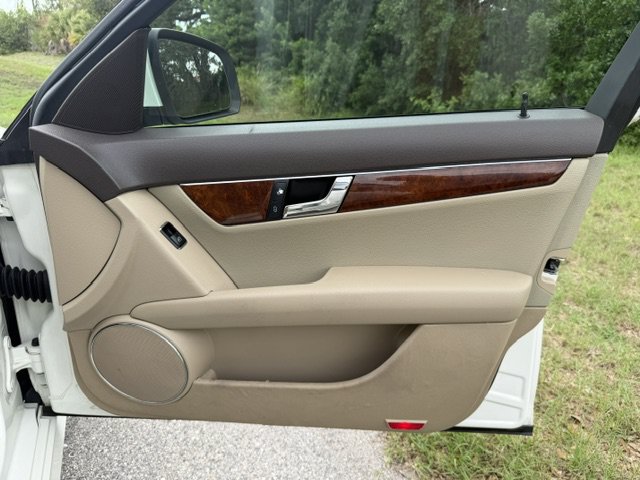 Used 2009 Mercedes-Benz C 300 Sedan image 13