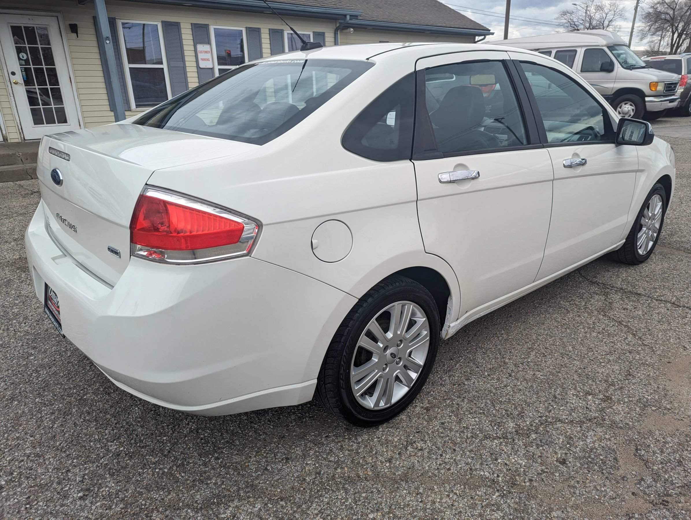 Used 2011 Ford Focus SEL w/ 301A Rapid Spec Order Code FWD image 4