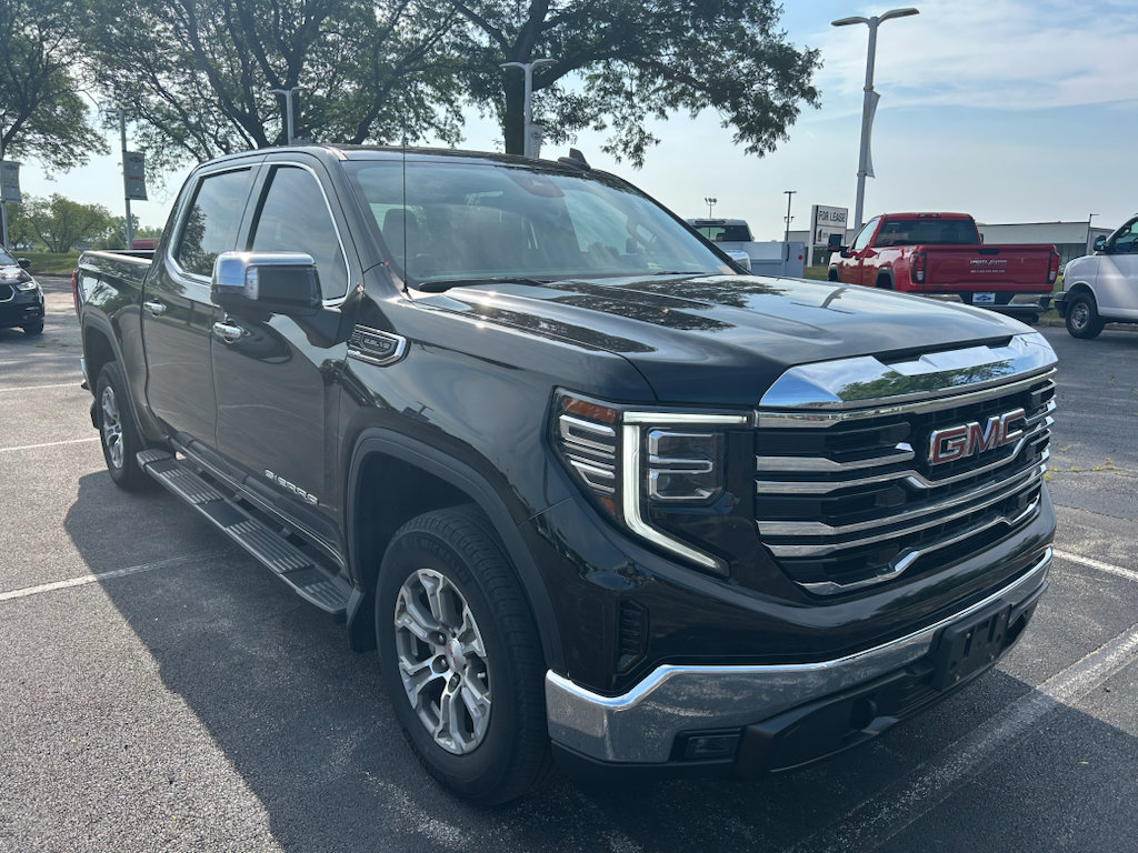Used 2022 GMC Sierra 1500 SLT w/ SLT Convenience Package AWD/4WD image 3