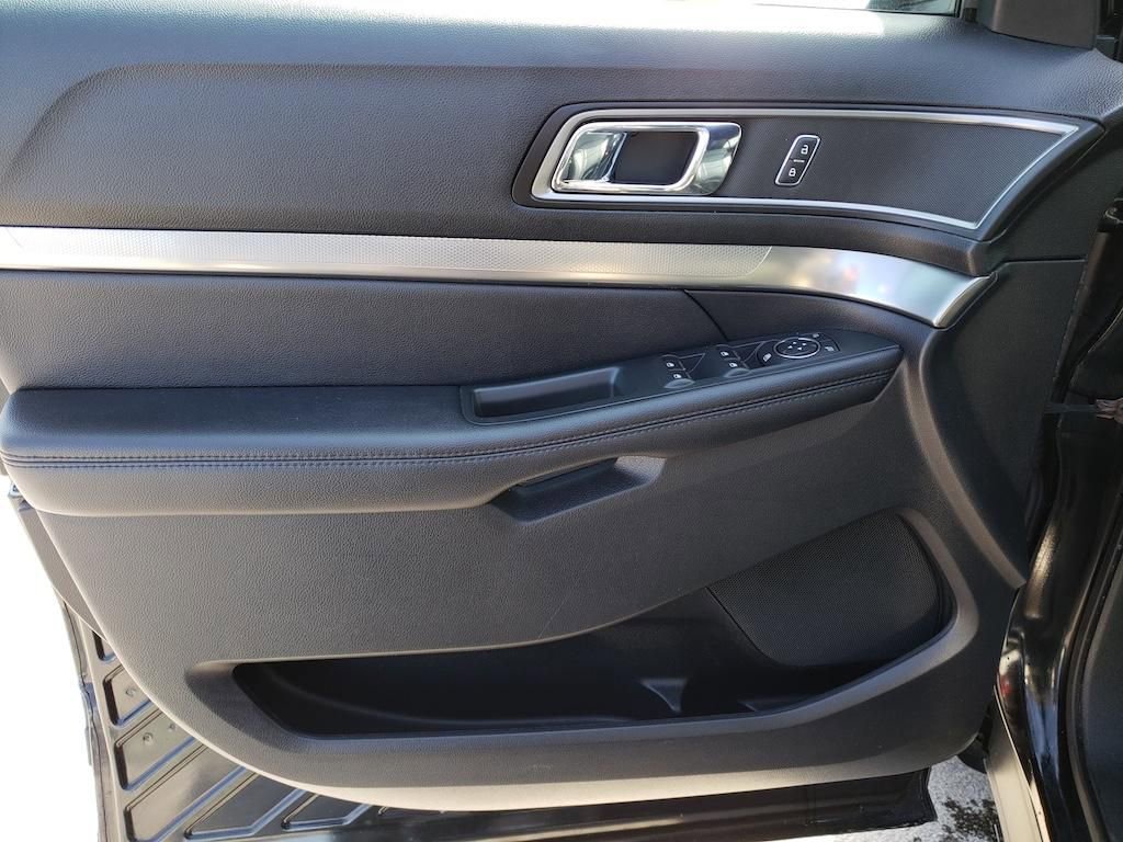 Used 2018 Ford Explorer XLT w/ Equipment Group 202A image 22