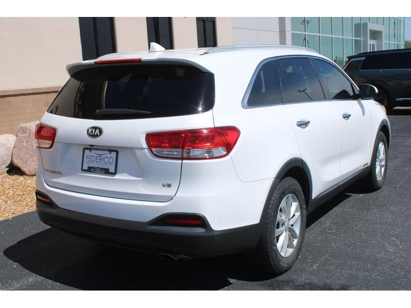 Used 2016 Kia Sorento LX AWD/4WD image 3