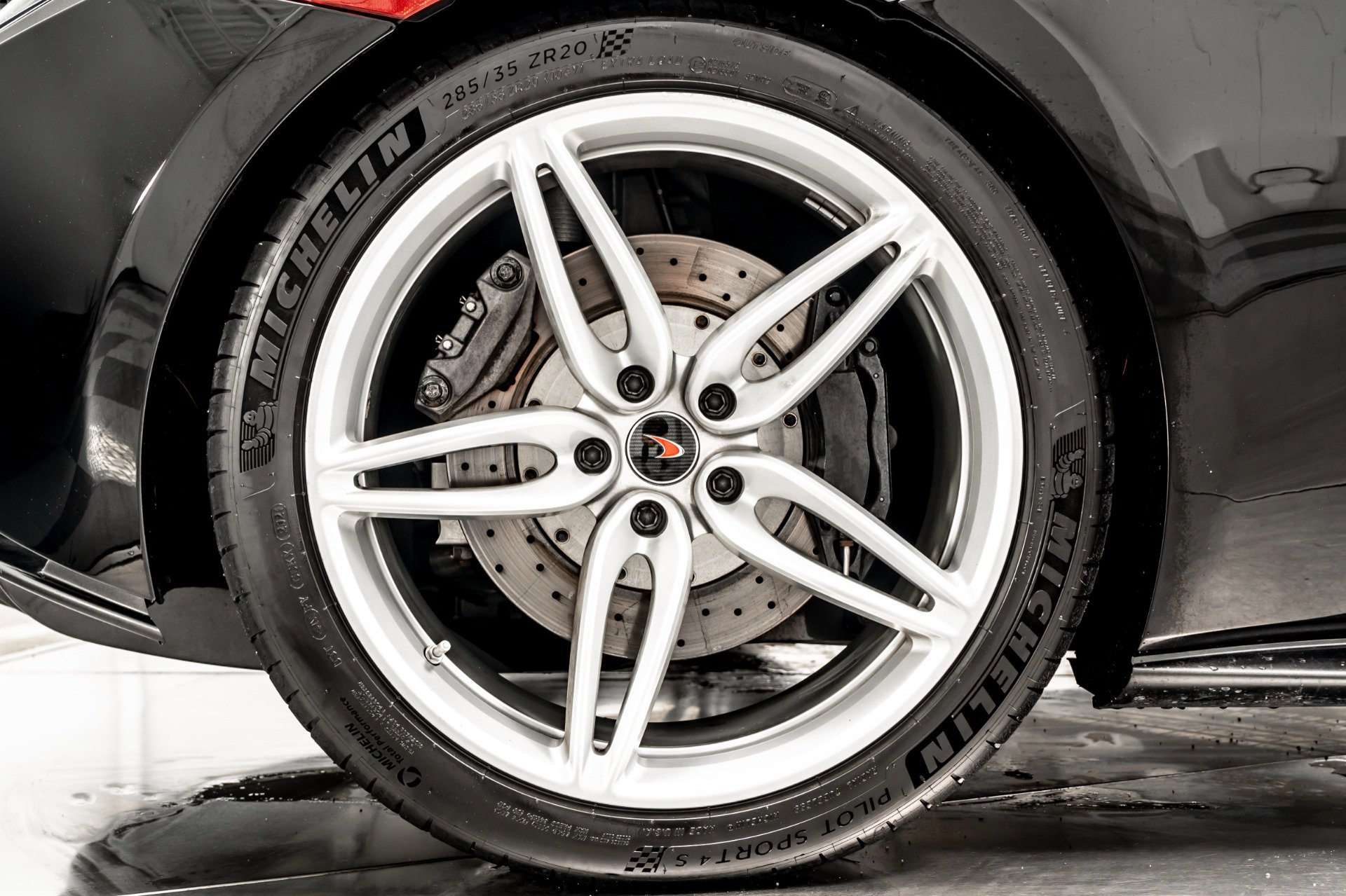 Used 2017 McLaren 570S image 31