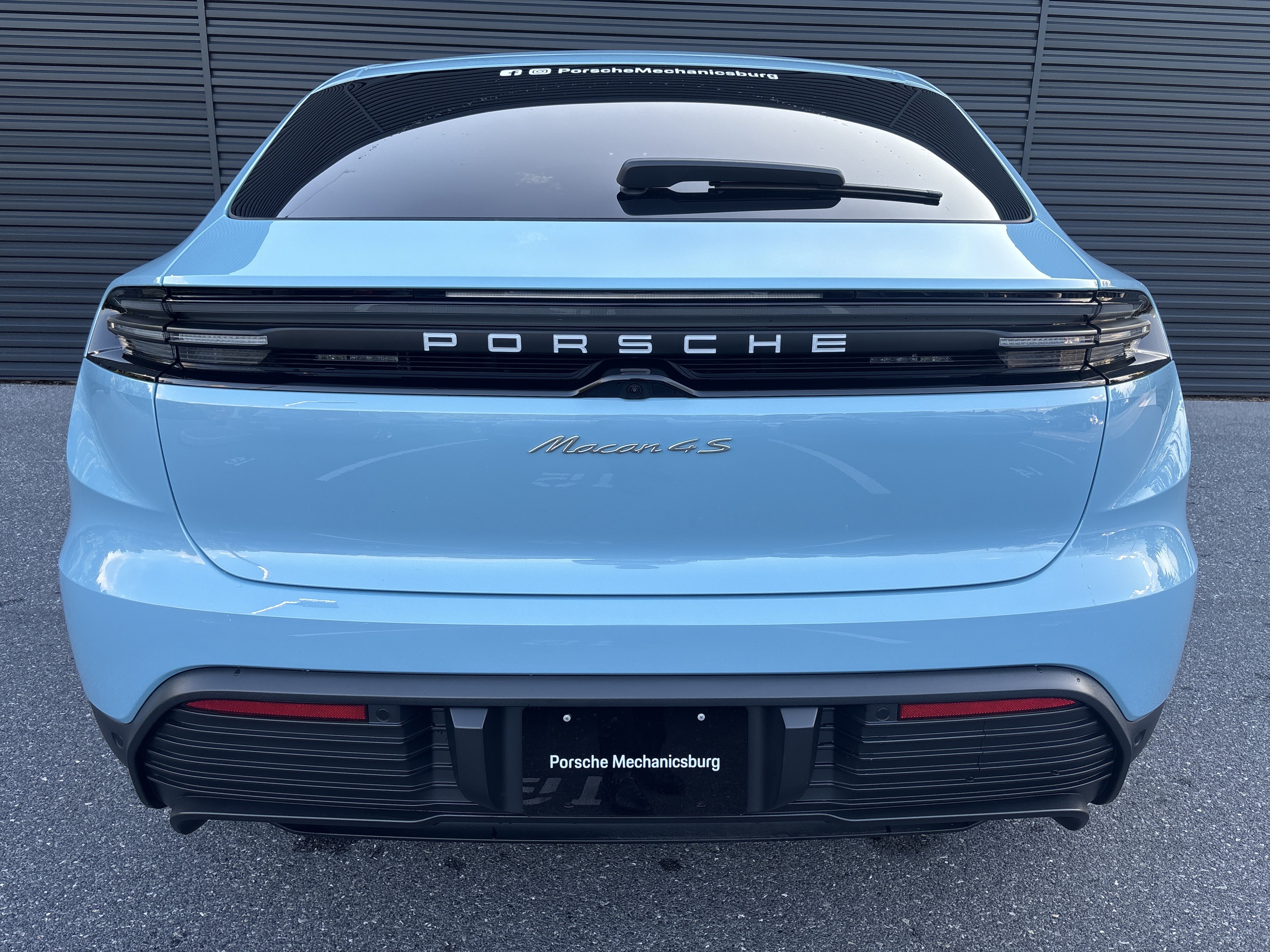 New 2025 Porsche Macan 4S Electric AWD/4WD image 4