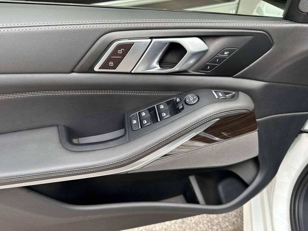 Used 2024 BMW X5 xDrive40i w/ M Sport Package AWD/4WD image 18
