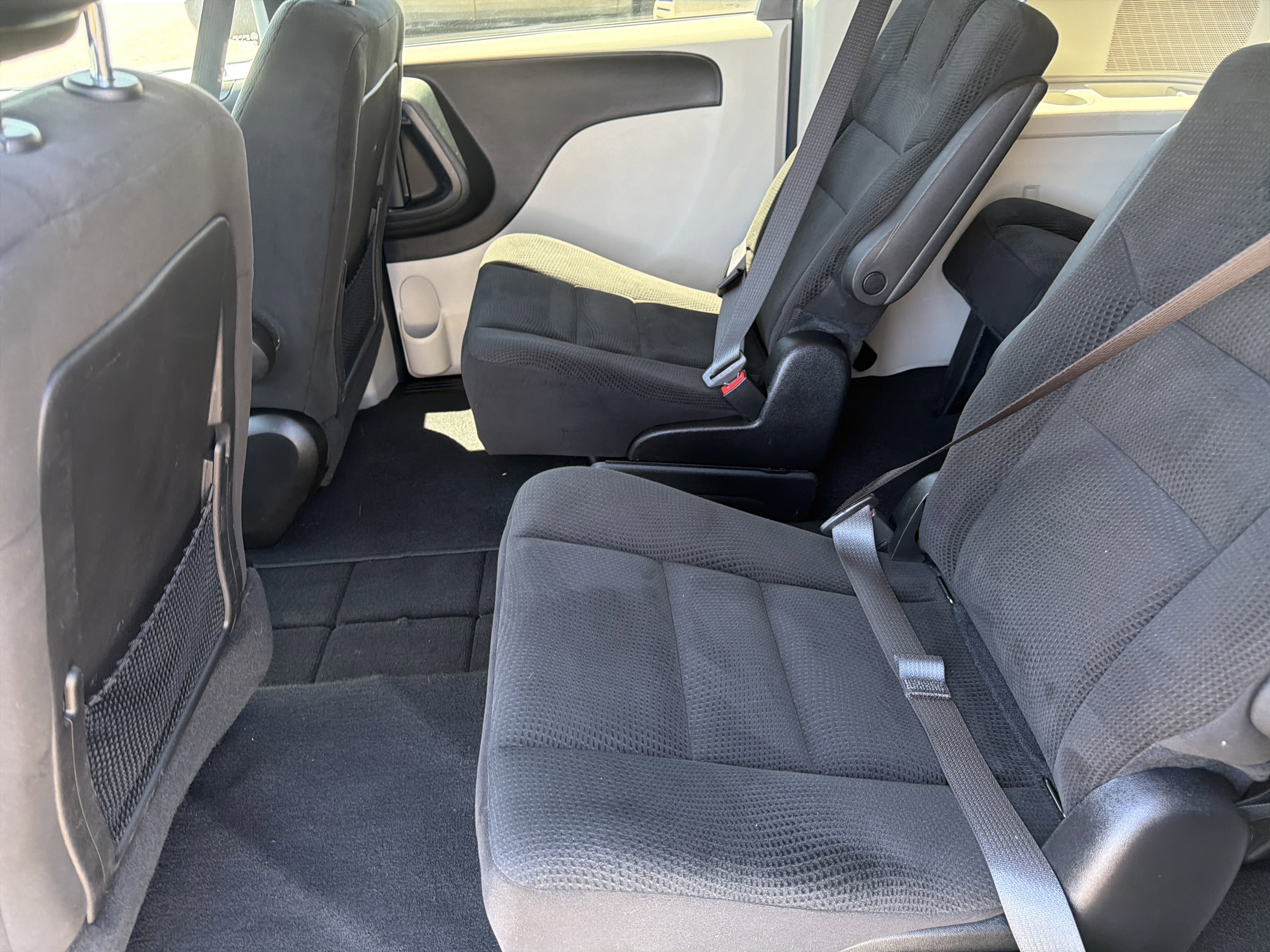 Used 2016 Dodge Grand Caravan SE w/ Quick Order Package 29E SE FWD image 23
