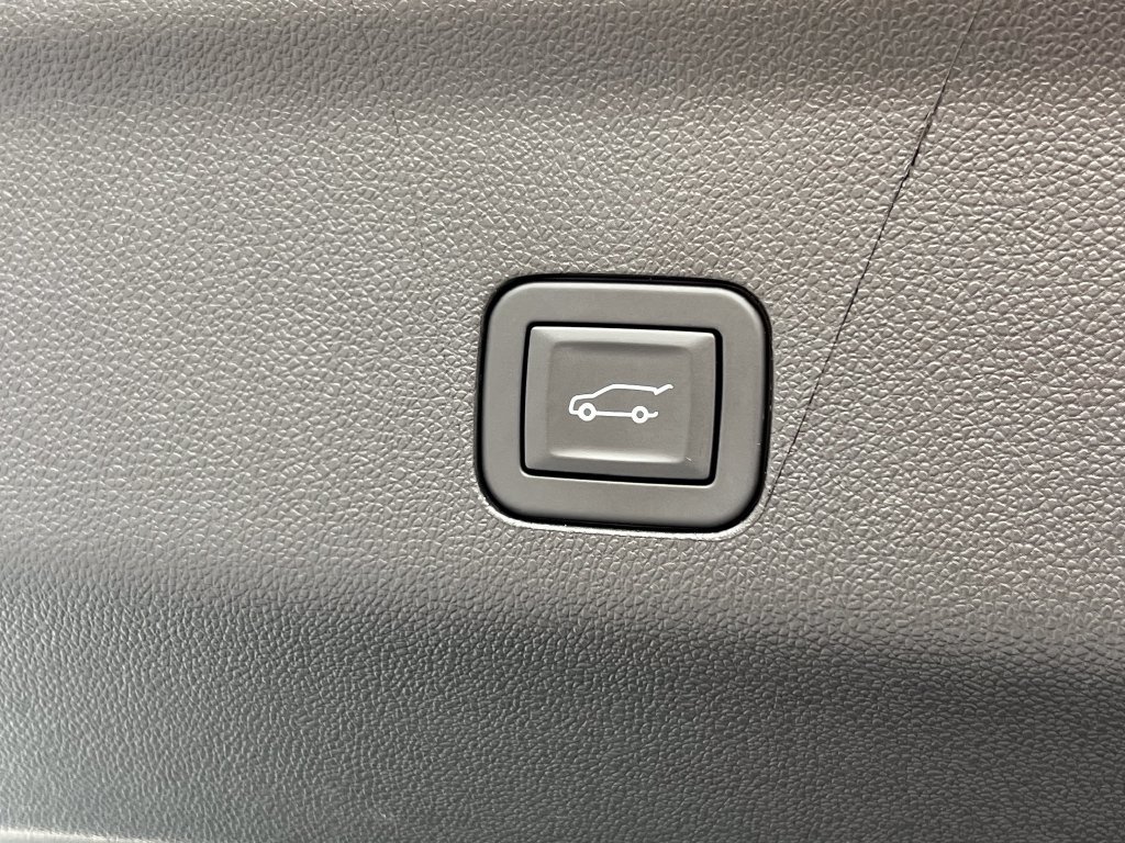 Used 2026 Chevrolet Tahoe Premier AWD/4WD image 25