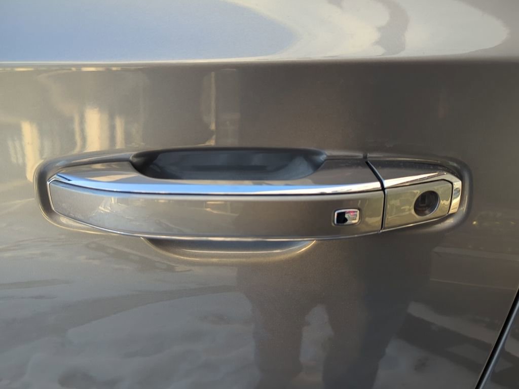 Used 2023 GMC Yukon Denali Ultimate image 23