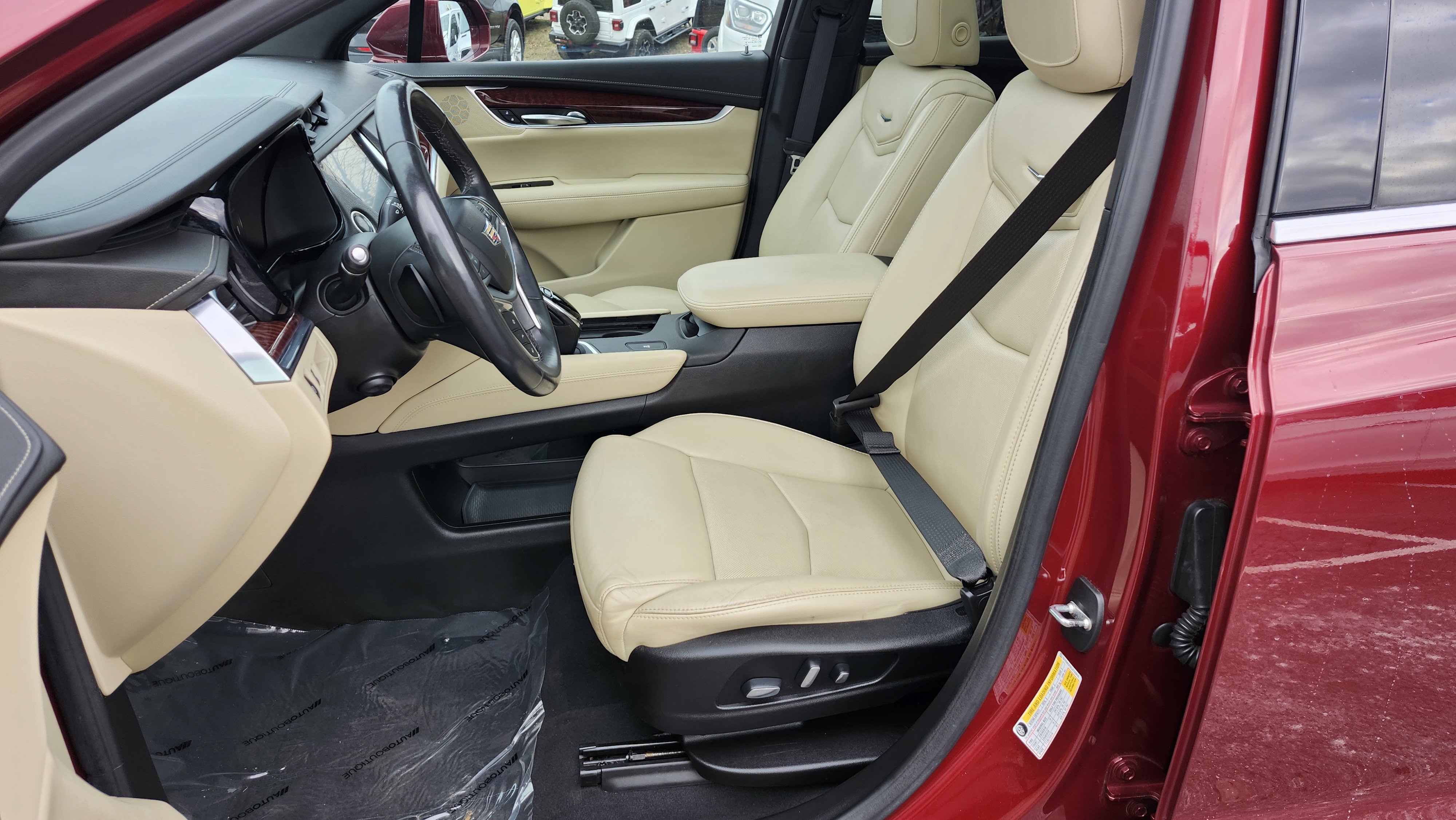 Used 2018 Cadillac XT5 Luxury w/ Driver Awareness Package image 23