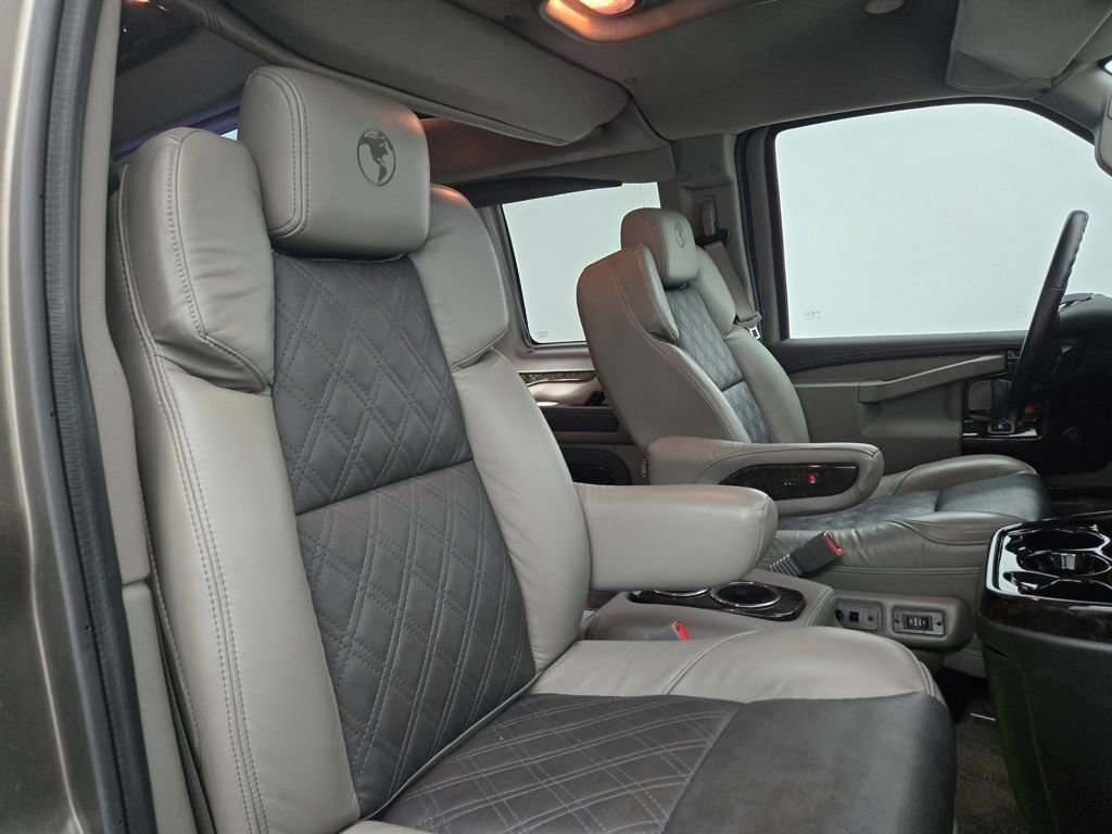 Used 2023 GMC Savana 2500 image 32