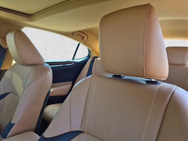 Used 2025 Lexus ES 300h w/ Technology Package FWD image 5