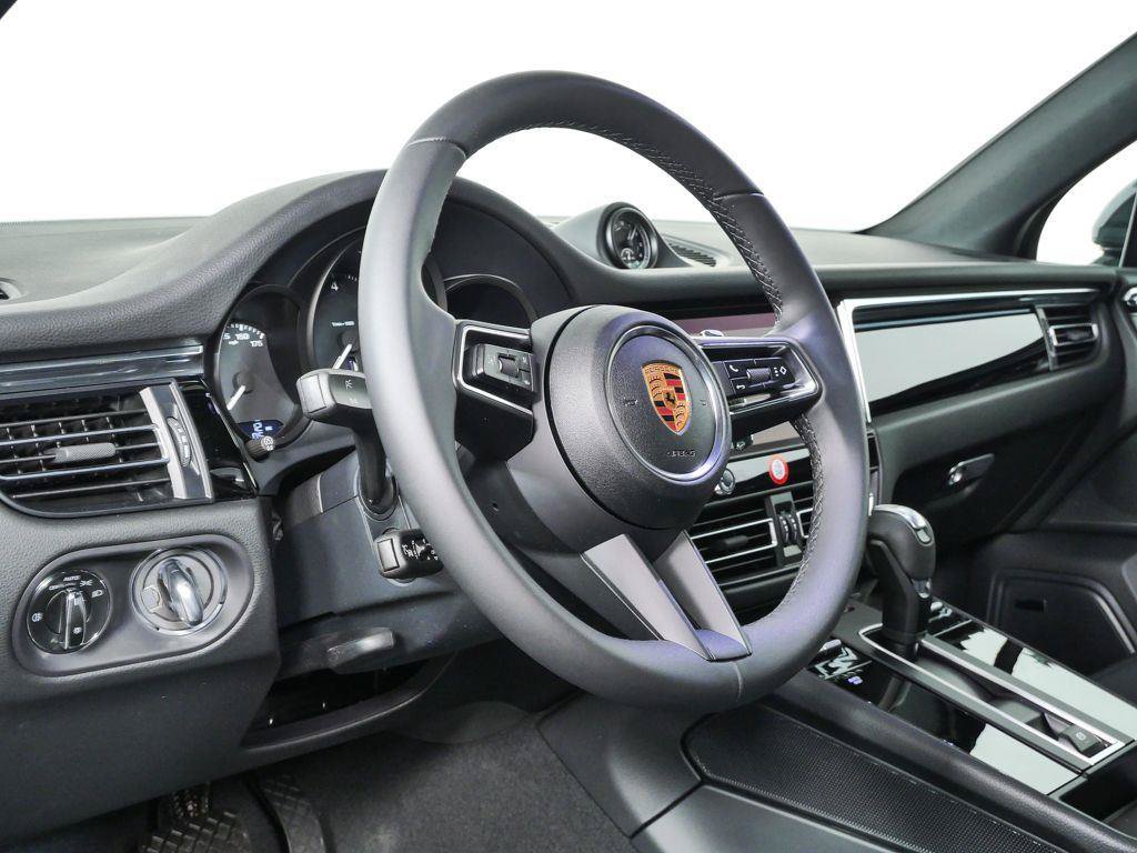 New 2026 Porsche Macan AWD/4WD image 4