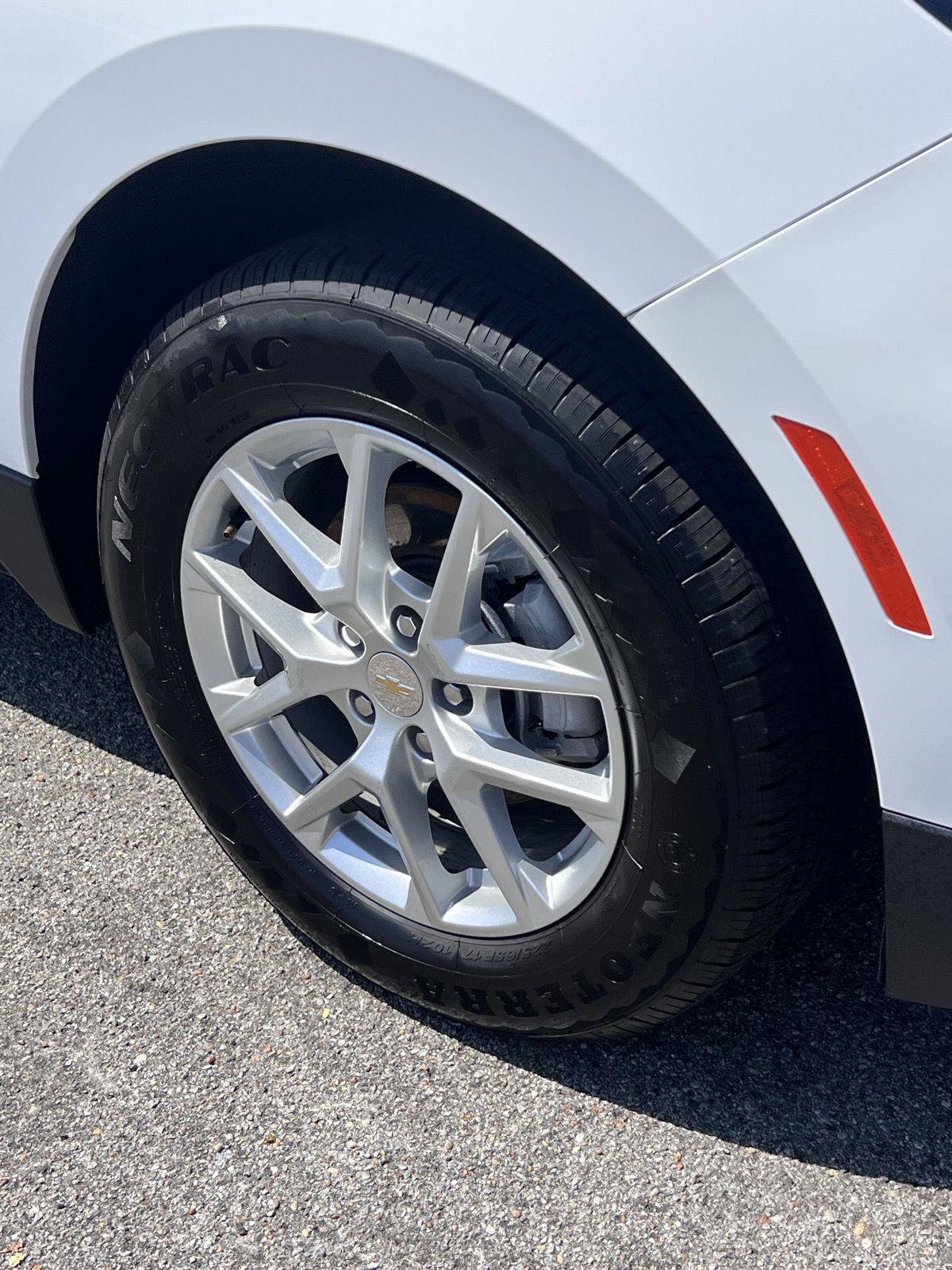 Used 2024 Chevrolet Equinox LT FWD image 36