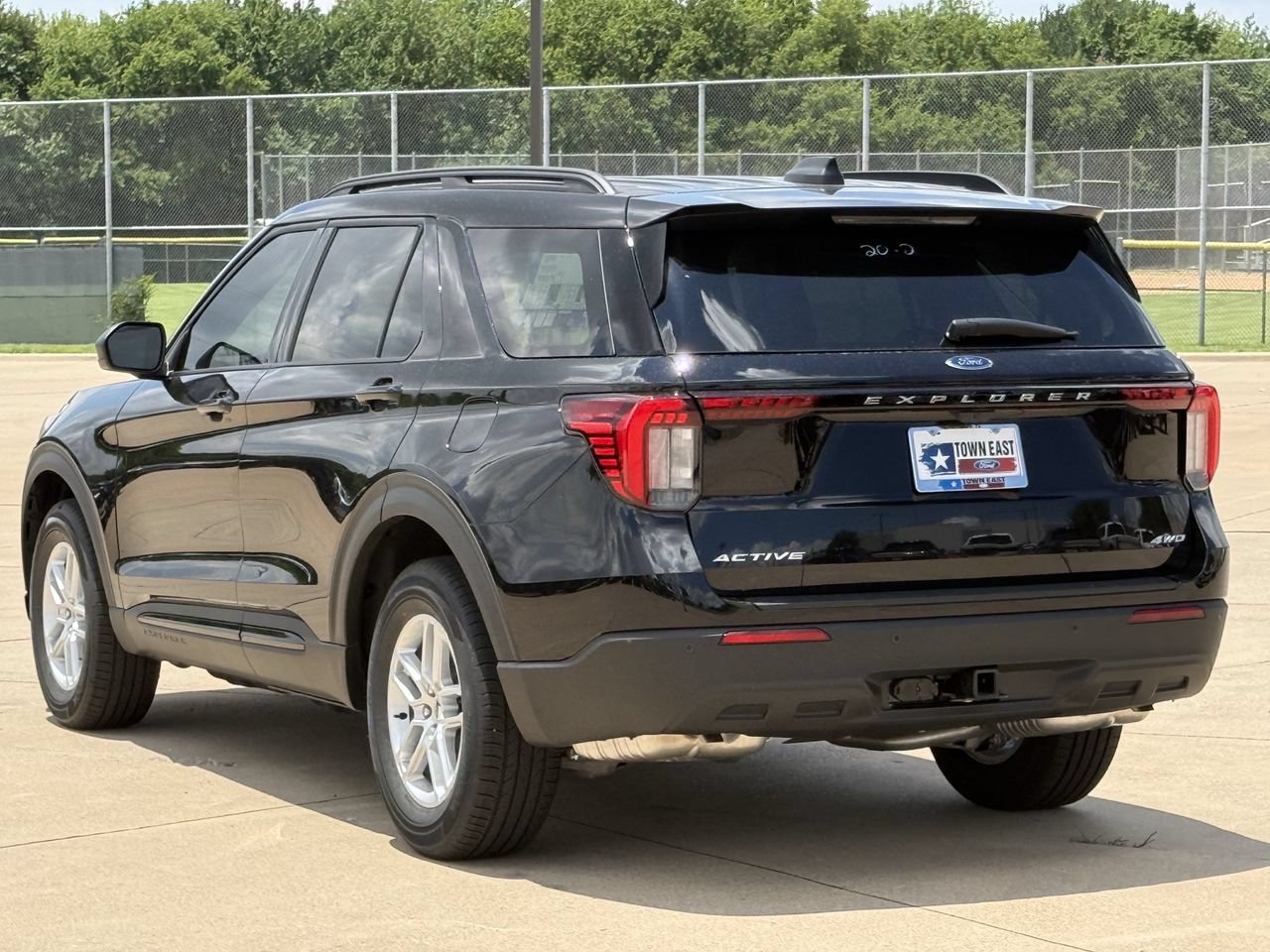 New 2026 Ford Explorer Active AWD/4WD image 5