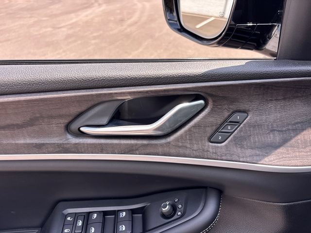 New 2026 Jeep Grand Cherokee Limited w/ Luxury Tech Group II AWD/4WD image 15