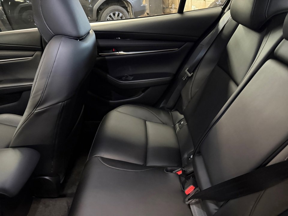 Used 2025 MAZDA MAZDA3 s image 33