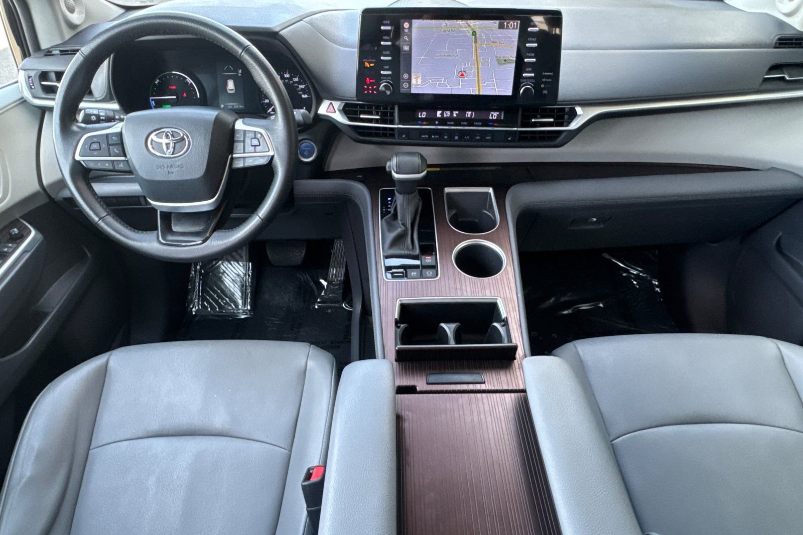 Used 2024 Toyota Sienna XLE w/ XLE Plus Package image 18