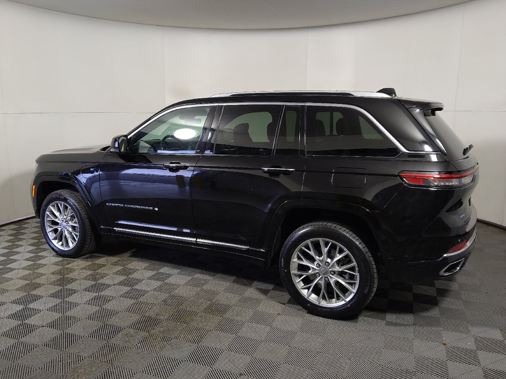 Used 2022 Jeep Grand Cherokee Summit w/ Advanced Protech Group IV AWD/4WD image 3