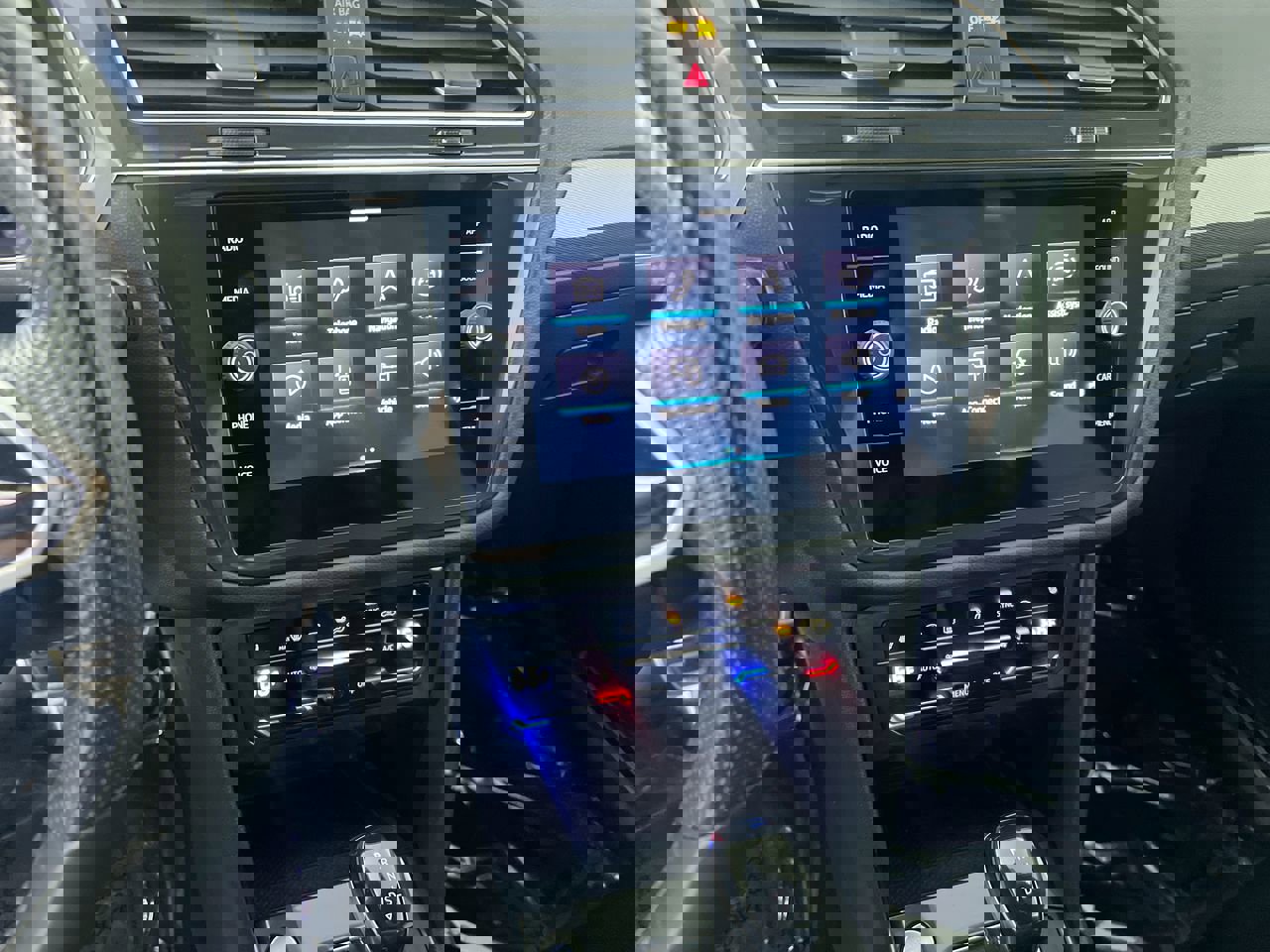 Used 2022 Volkswagen Tiguan SE R-Line image 27