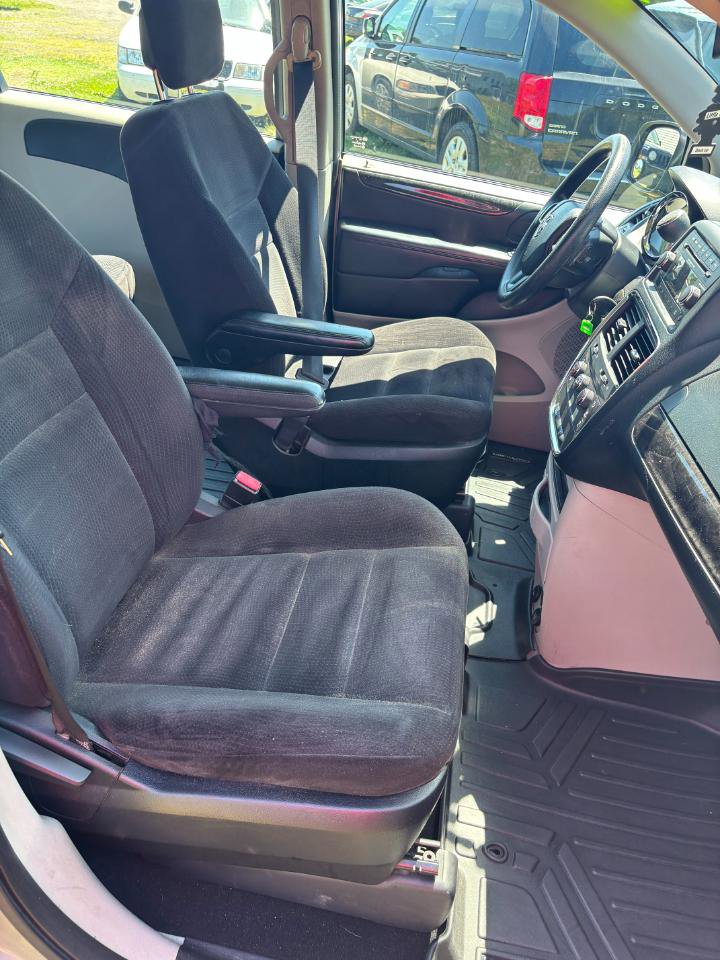 Used 2014 Dodge Grand Caravan American Value Package FWD image 22