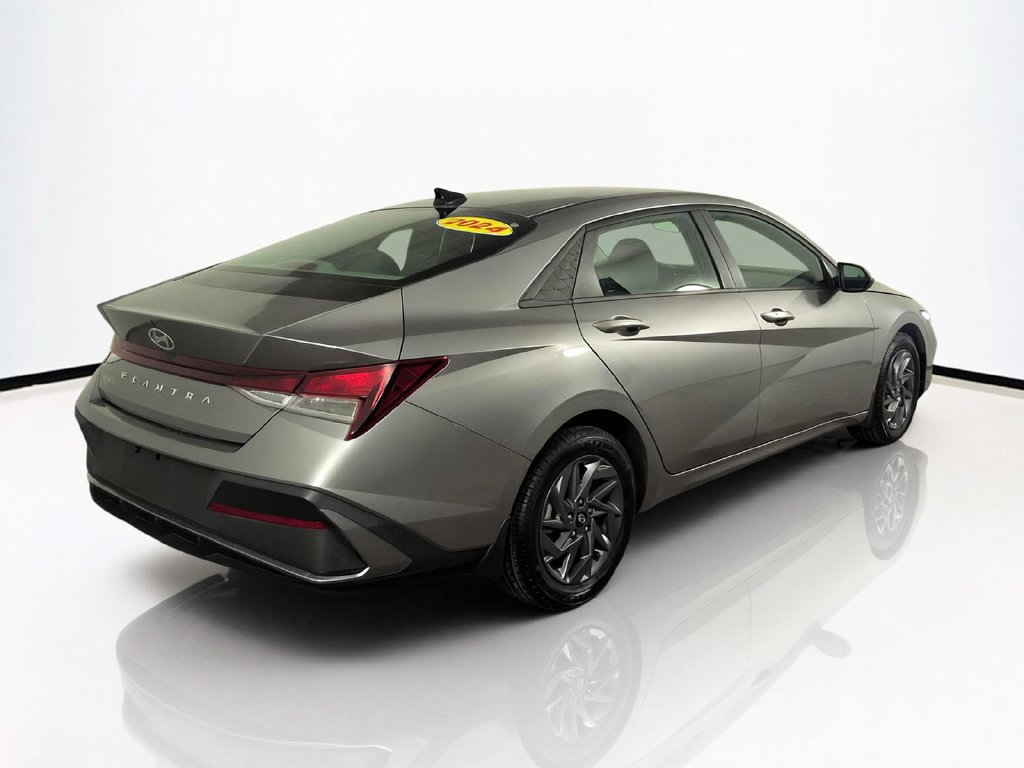 Used 2024 Hyundai Elantra SEL FWD image 6
