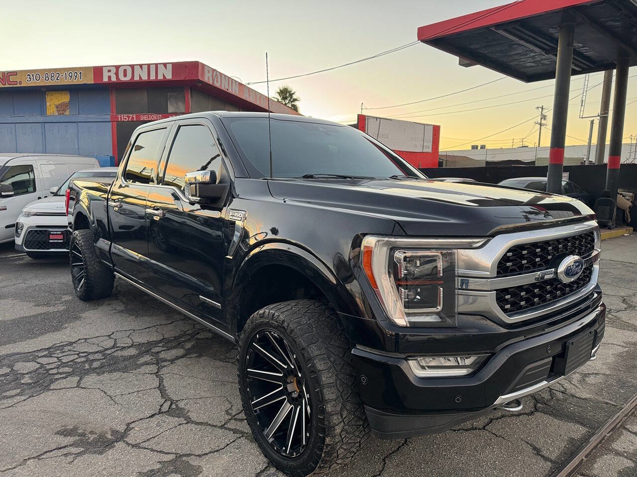 Used 2021 Ford F150 Platinum w/ Max Trailer Tow Package image 3