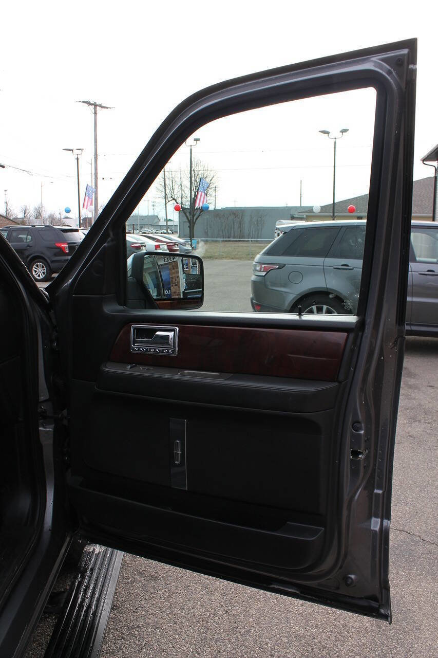 Used 2013 Lincoln Navigator 4WD w/ HD Trailer Tow Pkg image 22