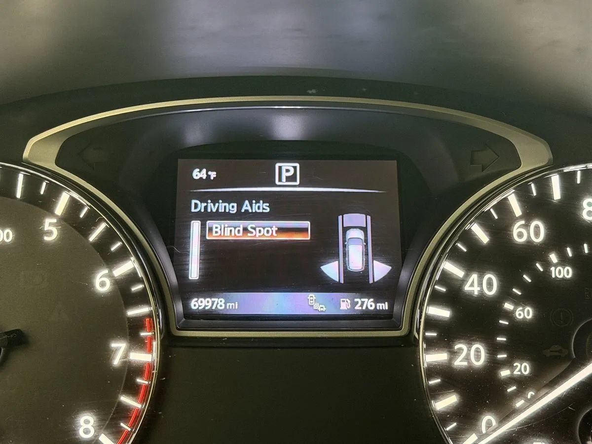 Used 2016 Nissan Pathfinder Platinum w/ Family Entertainment Package FWD image 12