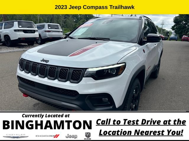 Used 2023 Jeep Compass Trailhawk w/ Trailhawk Elite Group AWD/4WD image 3