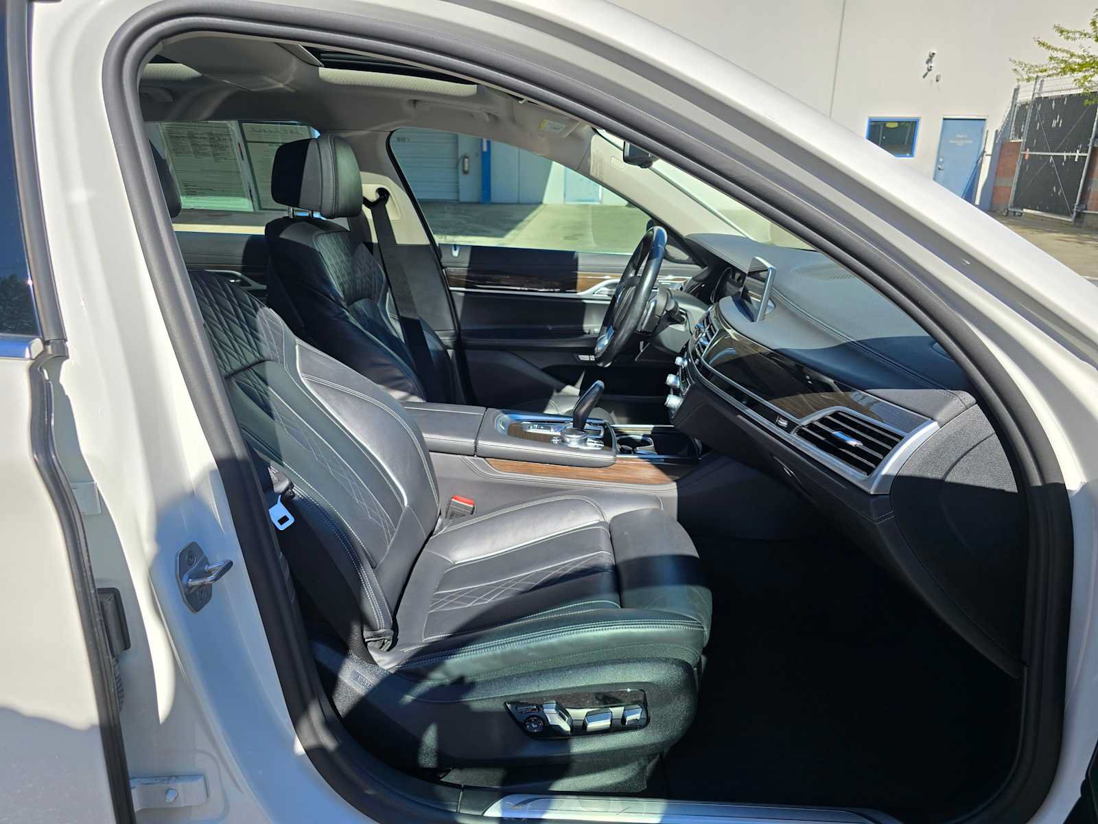 Used 2018 BMW 750i RWD image 11