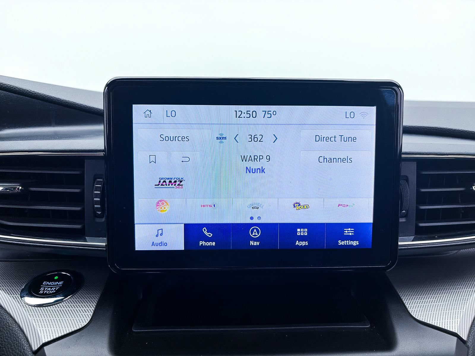 Used 2020 Ford Explorer XLT w/ Equipment Group 202A AWD/4WD image 17