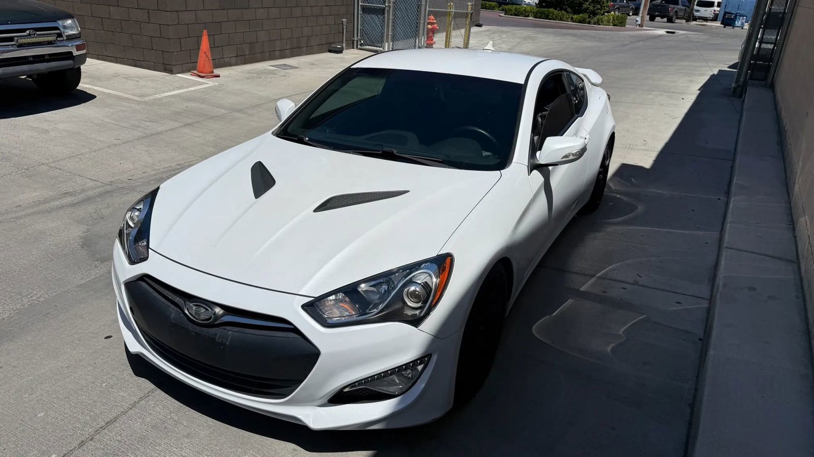 Used 2016 Hyundai Genesis Coupe 3.8 RWD image 8