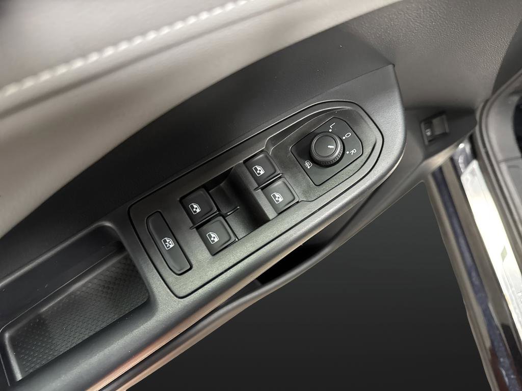 Used 2024 Volkswagen Taos SE image 25